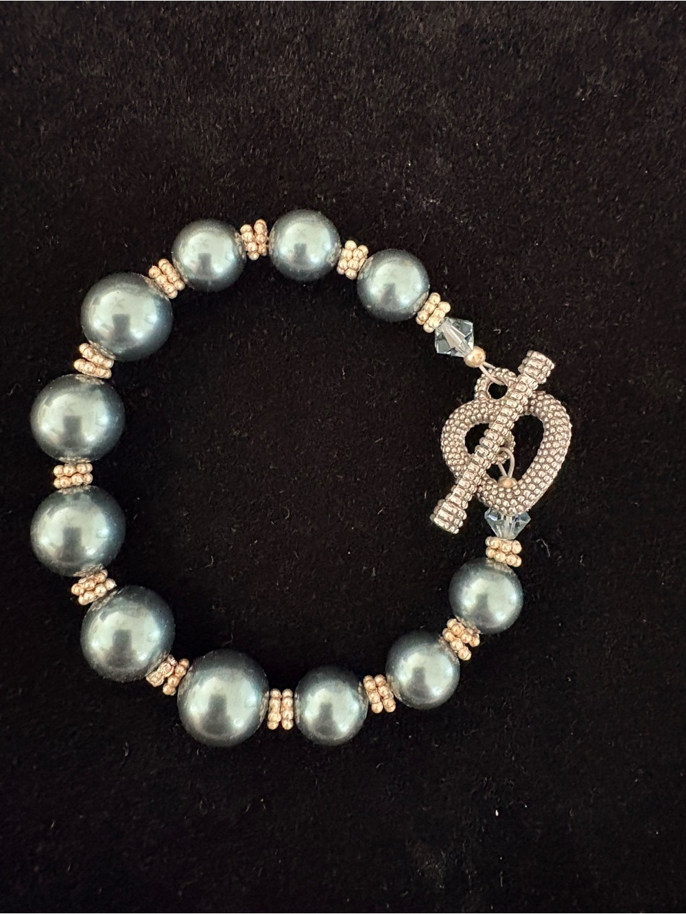 Gray Pearl Beaded Bracelet with Crystal Heart Toggle